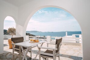 Outdoor dining - With Inn (Mykonos)