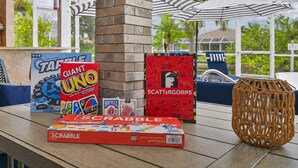 Outdoor dining - Turtle Cove • FREE Pool Heat • Hot Tub • Kayaks • Fishing • Waterfront (Cape Coral)