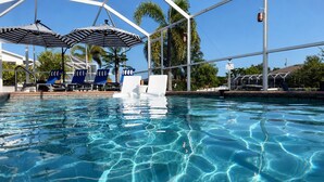 Outdoor pool, a heated pool - Turtle Cove • FREE Pool Heat • Hot Tub • Kayaks • Fishing • Waterfront (Cape Coral)