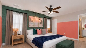 4 bedrooms, in-room safe, desk, iron/ironing board - Turtle Cove • FREE Pool Heat • Hot Tub • Kayaks • Fishing • Waterfront (Cape Coral)