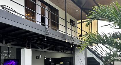 Betandy: Modern, Fully Equipped Apartment with a Jacuzzi, Private Garden, and Parking