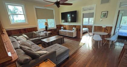 Valona Views. Bright and quiet apartment, marsh views, deck and outdoor shower.