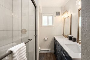 Bathroom - Manor Lodge Motel (Pullman)