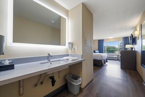 Bathroom - Cedars Ocean View Inn (Long Beach)