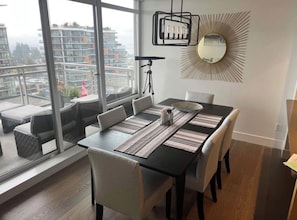 Dining - White Rock Ocean View 2 Bedroom Furnished Condo / November to April (White Rock)