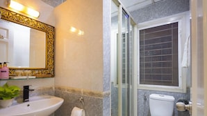 Bathroom - Hoang Thanh Thuy Hotel 1 (Ho Chi Minh Municipality)