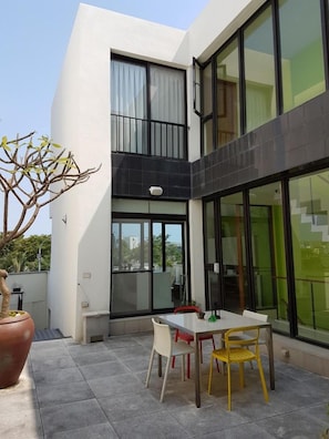 Outdoor dining - Shuian 180 (Tainan)