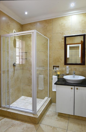 Bathroom - Rivonia Bed And Breakfast Garden Estate (Johannesburg)