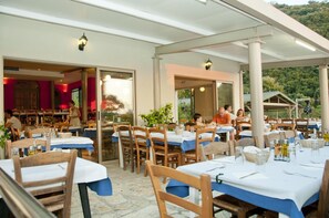 Unclassified image, 4 of 60, button - Elina Hotel Perdika (Igoumenitsa)