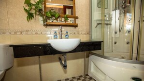 Bathroom - Annam Junk (Halong)