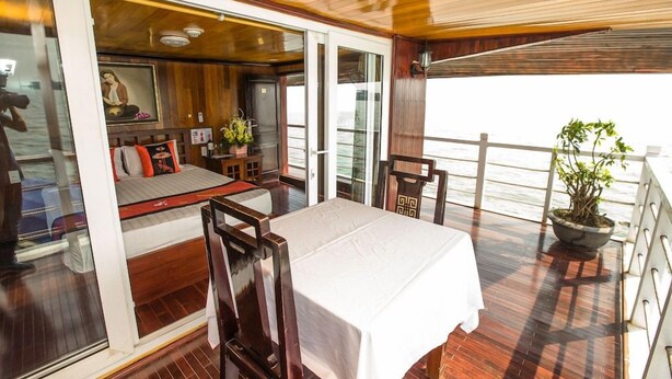 Outdoor dining - Annam Junk (Halong)