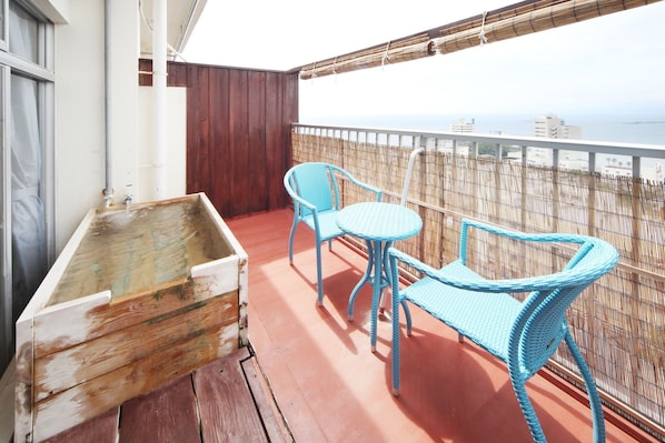 Outdoor dining - The Shirahama Onsen Hotel (Shirahama)