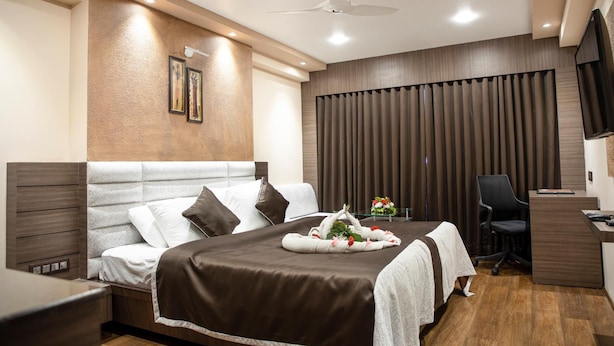 Room - OYO Premium Paltan Bazar (Guwahati)