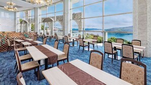 Dining - Altia Toba (Toba)
