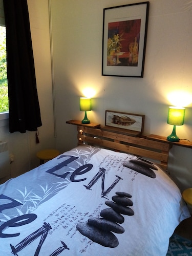 A charming cottage on the banks of the Semoy. Dogs are welcome!
