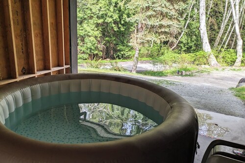 Blacktail Cabin: Hot Tub, Playground, BBQ, Trails