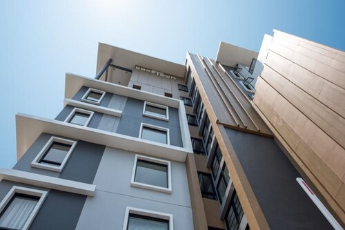 Capetown Sriracha Condo
