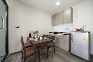 Unclassified image, 3 of 45, button - Capetown Sriracha Condo (Si Racha)