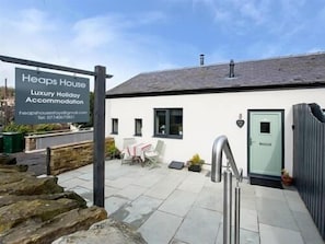Exterior - Heaps House (Huddersfield)