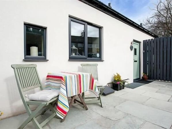 Outdoor dining - Heaps House (Huddersfield)