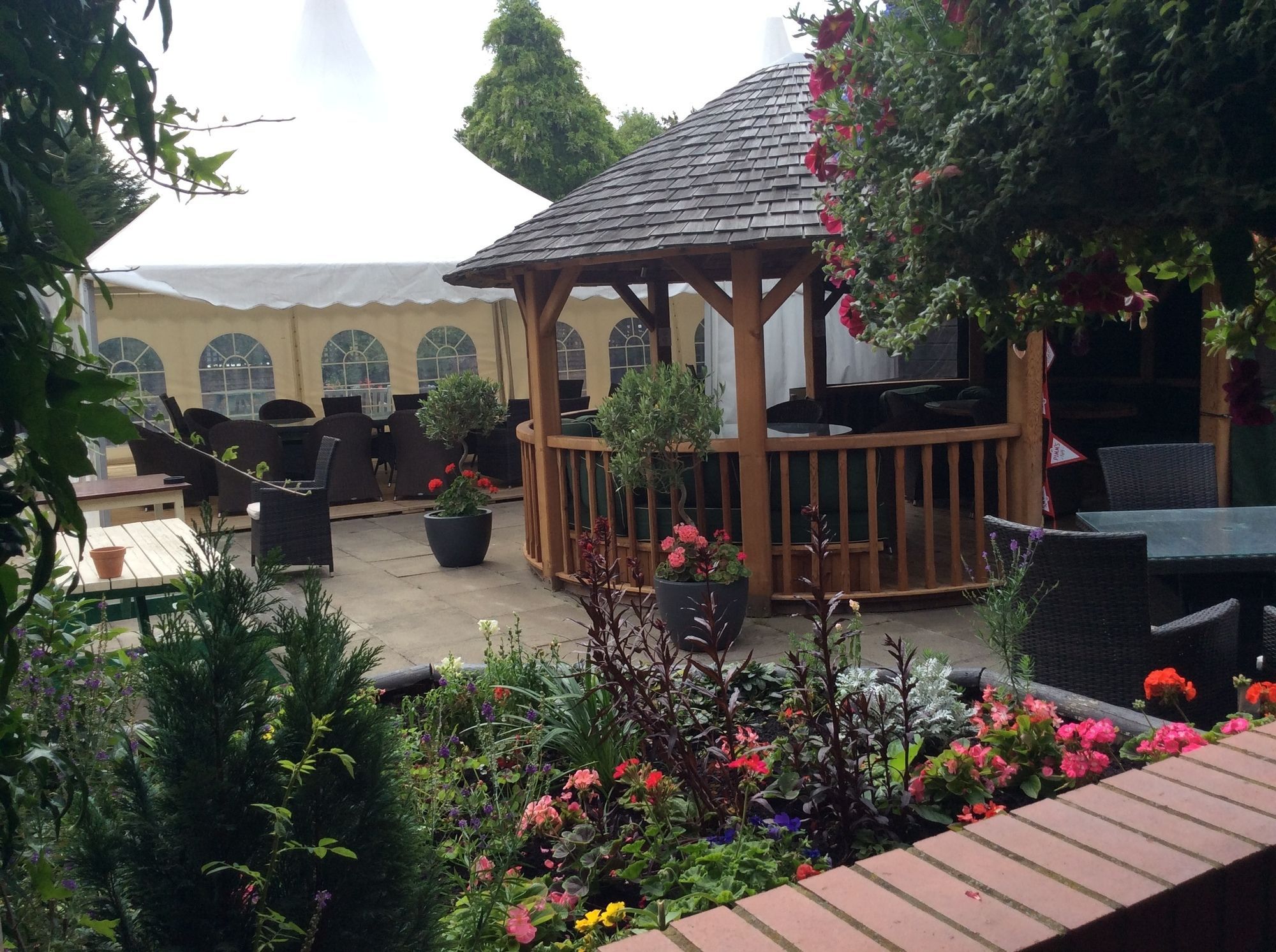 تناول الطعام بالخارج