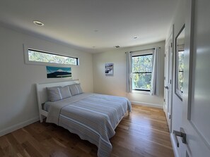 Tabla de planchar con plancha, wifi y ropa de cama 