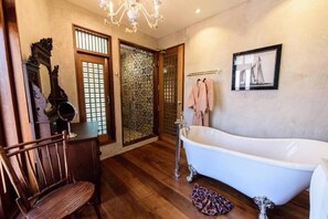 Bathroom - Roomquest Rimrabeang At Amphawa (Amphawa)