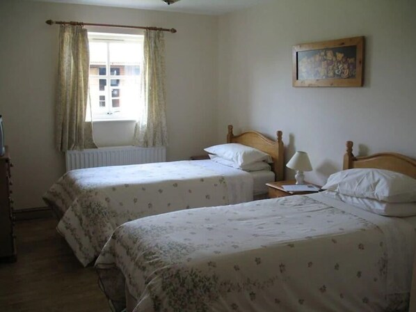 Unclassified image, 1 of 4, button - Balterley Green Farm - B&B (Crewe)