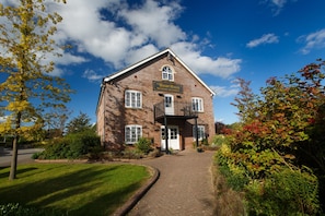 Exterior - The Wharf House (Gloucester)