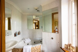 Bathroom - The Wharf House (Gloucester)