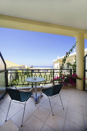 Outdoor dining - Loukas Hotel and Apartments (Preveza)