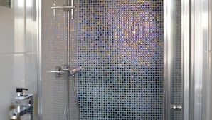 Bathroom - Danesfort Guest House (Swanage)