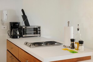 A kitchenette with a toaster, coffee maker, and a bottle of olive oil. - w* | Luxury & Cozy 1BR in Prime Polanco (Ciudad de México)