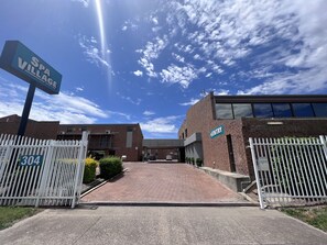 Unclassified image, 2 of 55, button - Spa Village Travel Inn (Moree)