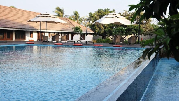 Pool - Madhubhan Resort and Spa (Anand)