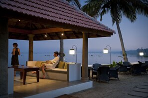 Tempat makan luar