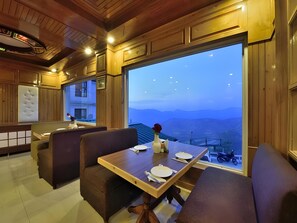 Dining - Galleu Hill Resorts (Theog)