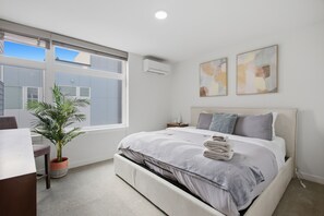 2 quartos, ferros/tábuas de passar roupa, Wi-Fi, roupa de cama