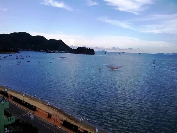 Beach - Sunflowers Hotel (Quy Nhon)