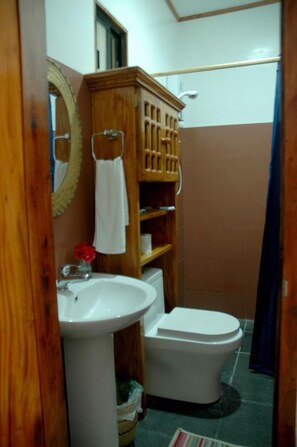 Bathroom - The Farm Resort (Santander)