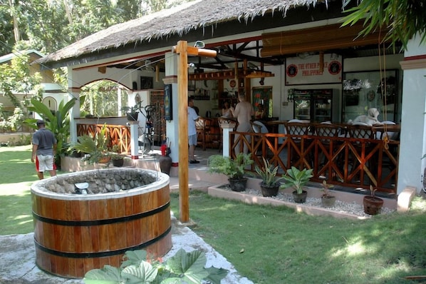 Outdoor dining - The Farm Resort (Santander)