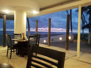 Outdoor dining - Canadian Resorts Acapulco (Acapulco)