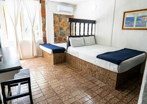 Room - Canadian Resorts Acapulco (Acapulco)