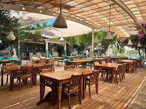 Tempat makan outdoor
