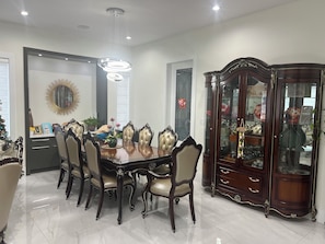Dining - Lux queen bed room (Richmond)