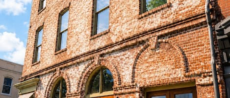 A brick building with arched windows and doors, labeled as The Keystone Hotel.