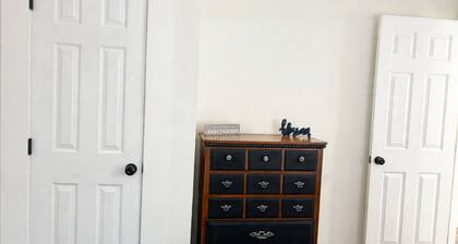 Comfortable Pet-Friendly Guesthouse - walk to Presbyterian College