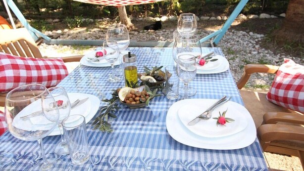Outdoor dining - Mila Pansiyon (Kemer)