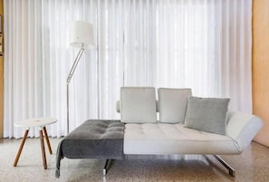 Living area - Buhwi Bira Byron Bay Studio - Central (Byron Bay)
