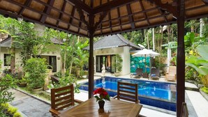 Outdoor dining - Rumah Bakti (Ubud)